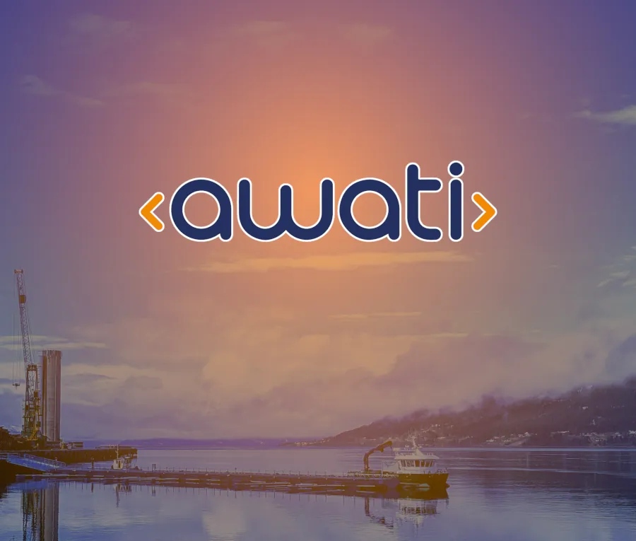 Awati logo ved Toranes kaia med glød